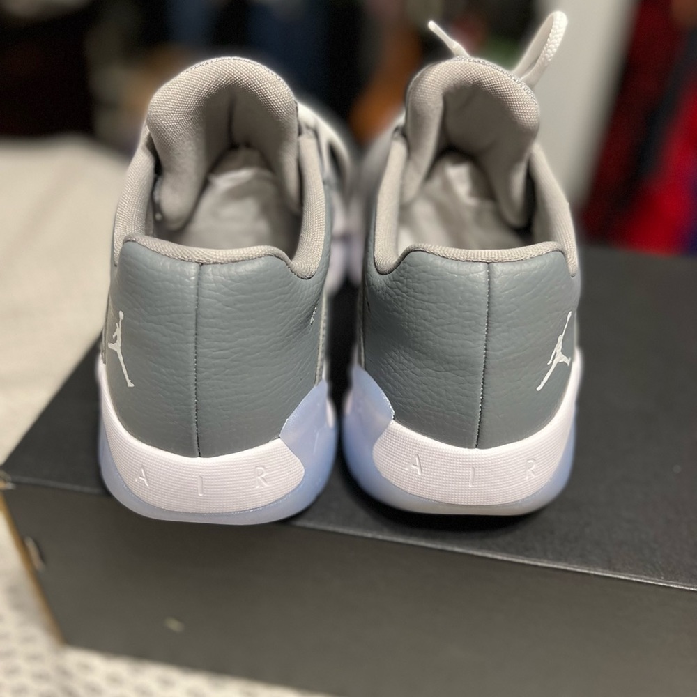 AIR JORDAN 11 CMFT LOW (GS) - Picture 4 of 6